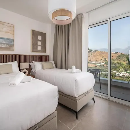 2 Bedrooms Bayview Hills Nerja Appartamento